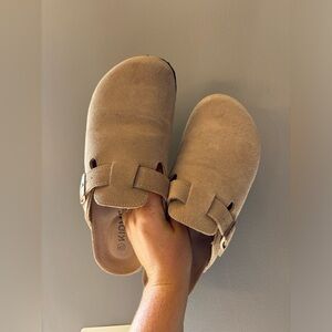 Women’s slide on sandals